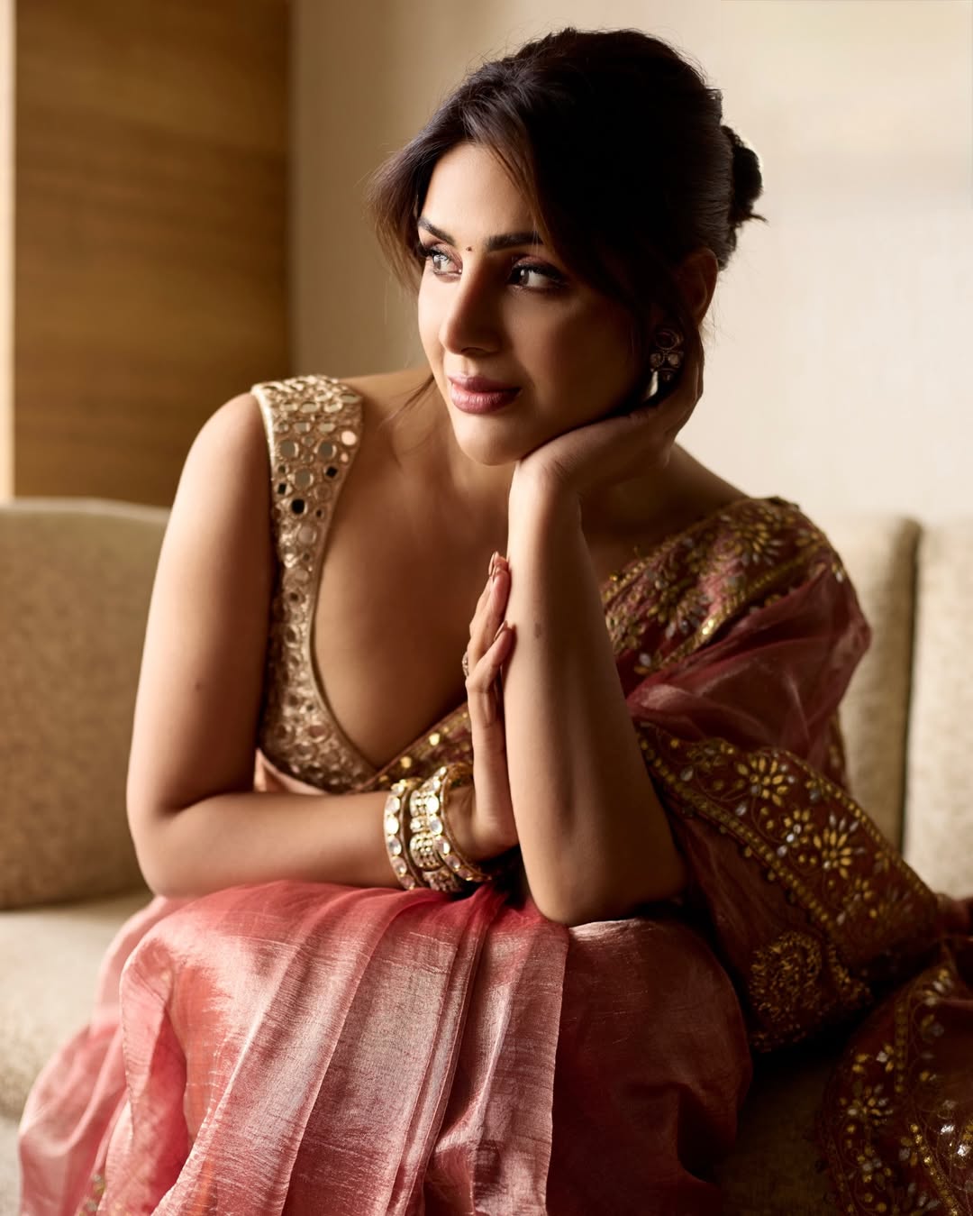 సంయుక్త మీనన్  పింక్ చీరలో స్టన్నింగ్